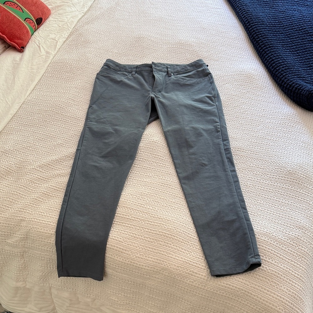 Men’s Lululemon ABC pant slim. 34 waist 34 length. Excellent condition